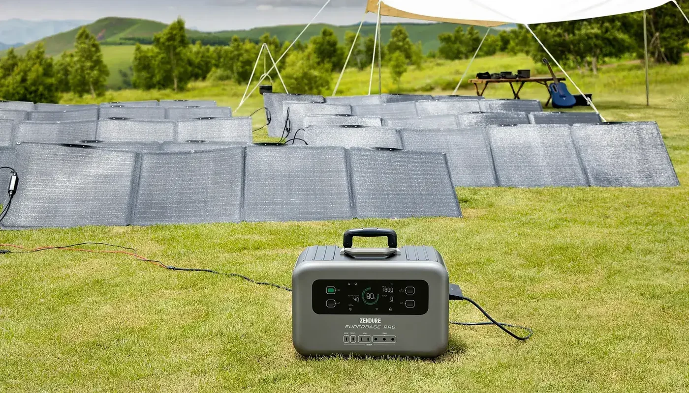Portable battery system charging from multiple solar panels in an off-grid setting
